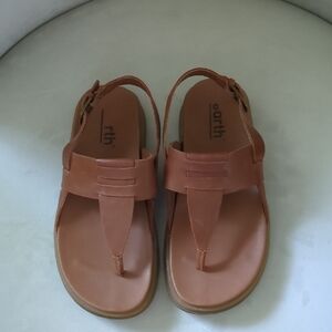Earth Leather Size 7 Thong Sandal Like New